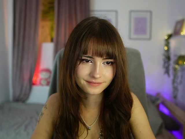 EllaYoung live cam on BongaCams