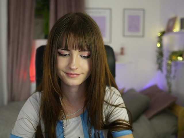 EllaYoung live cam on BongaCams