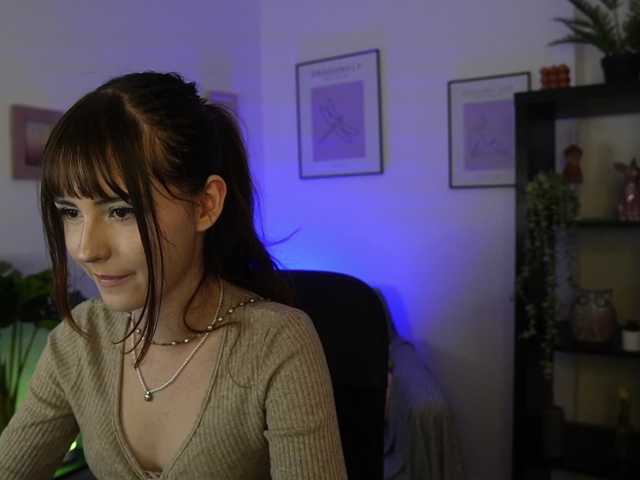 EllaYoung live cam on BongaCams