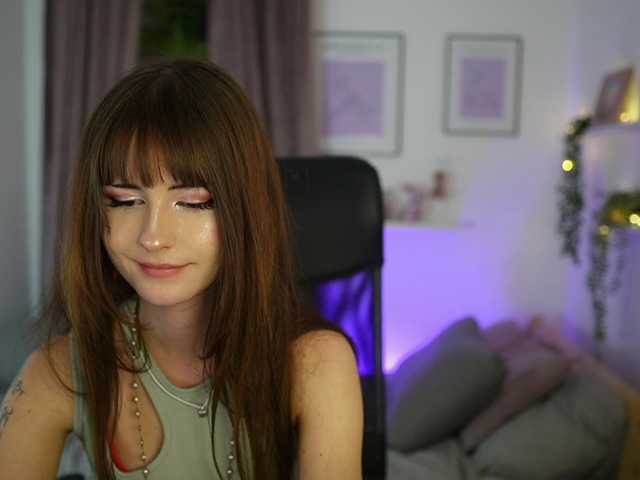 EllaYoung live cam on BongaCams
