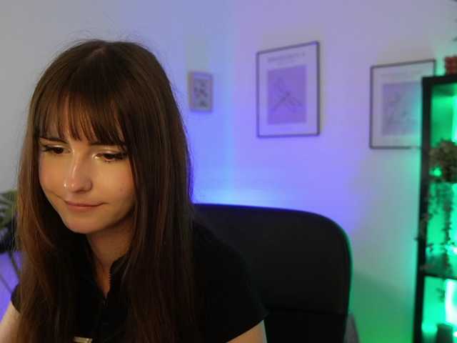 EllaYoung live cam on BongaCams