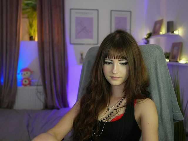 EllaYoung webcam