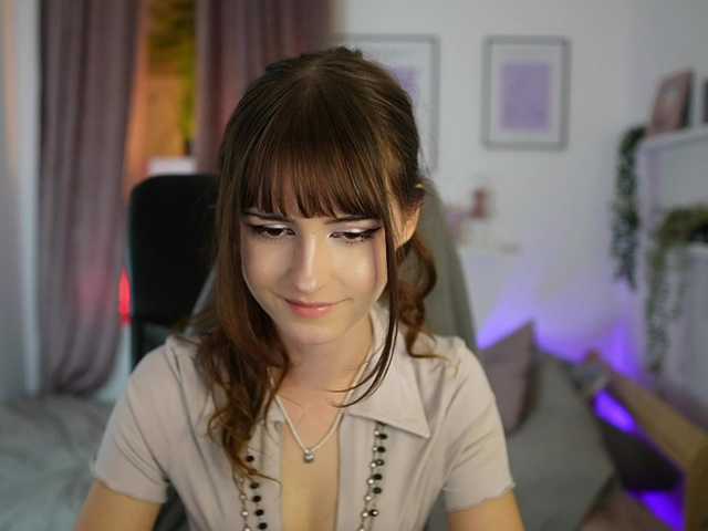 EllaYoung live cam on BongaCams