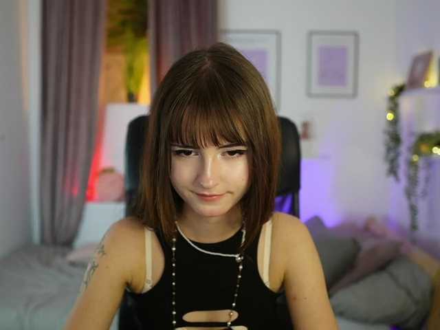 EllaYoung live cam on BongaCams