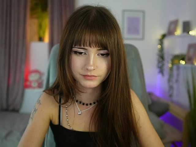 EllaYoung live cam on BongaCams