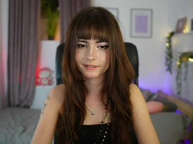 EllaYoung live cam on BongaCams