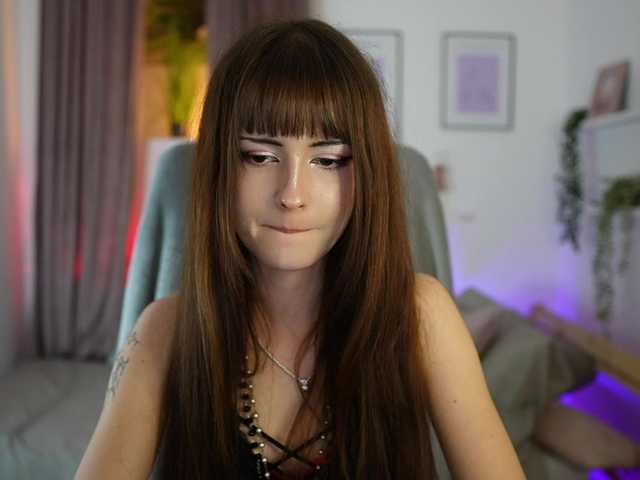 EllaYoung live cam on BongaCams