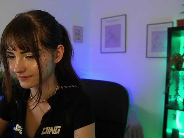 EllaYoung live cam on BongaCams