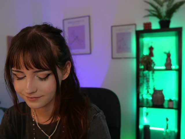 EllaYoung live cam on BongaCams