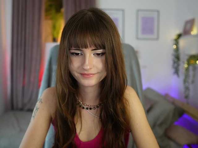 EllaYoung live cam on BongaCams