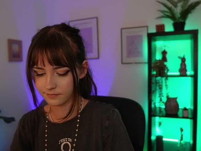 EllaYoung live cam on BongaCams