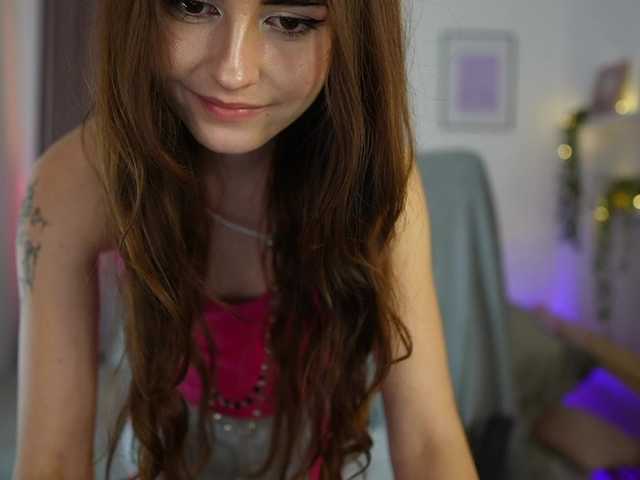 EllaYoung live cam on BongaCams