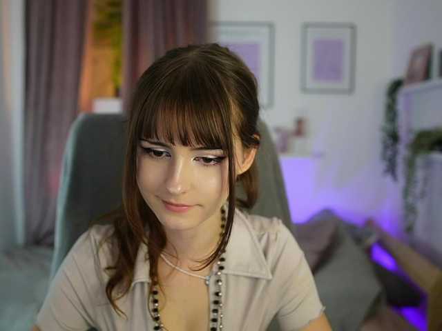 EllaYoung live cam on BongaCams