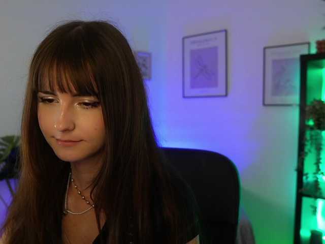 EllaYoung live cam preview