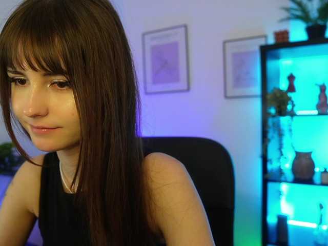 EllaYoung live cam on BongaCams