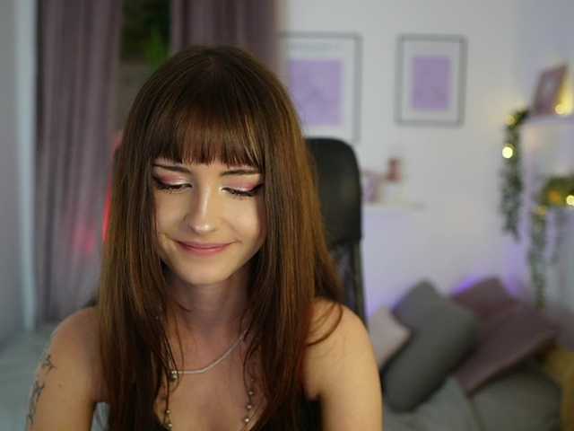 EllaYoung live cam on BongaCams