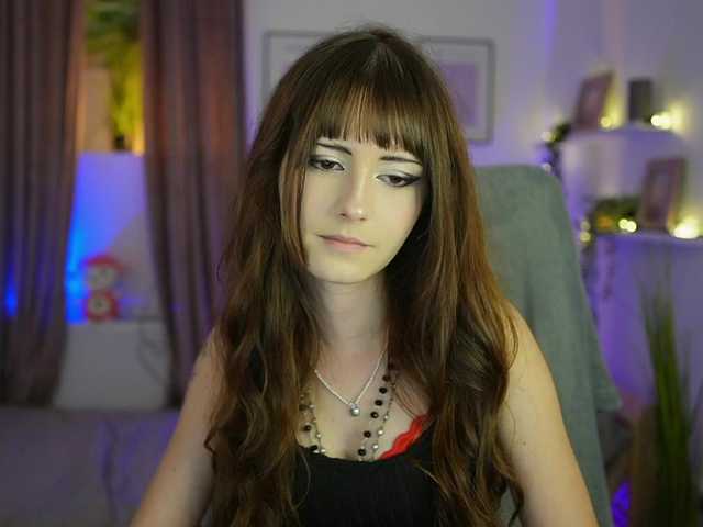 EllaYoung webcam