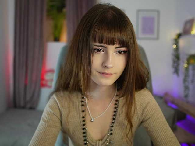 EllaYoung live cam on BongaCams