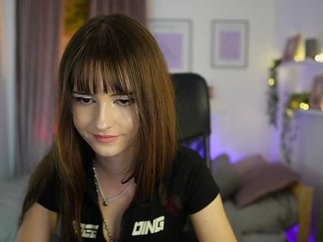 EllaYoung live cam on BongaCams
