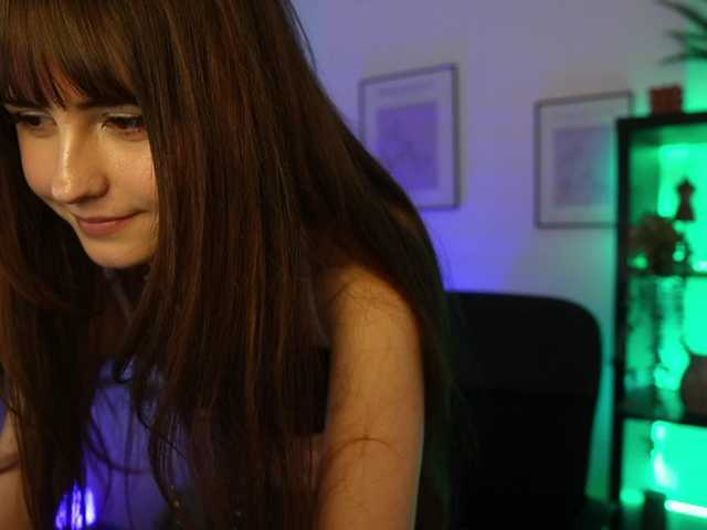 EllaYoung live cam on BongaCams