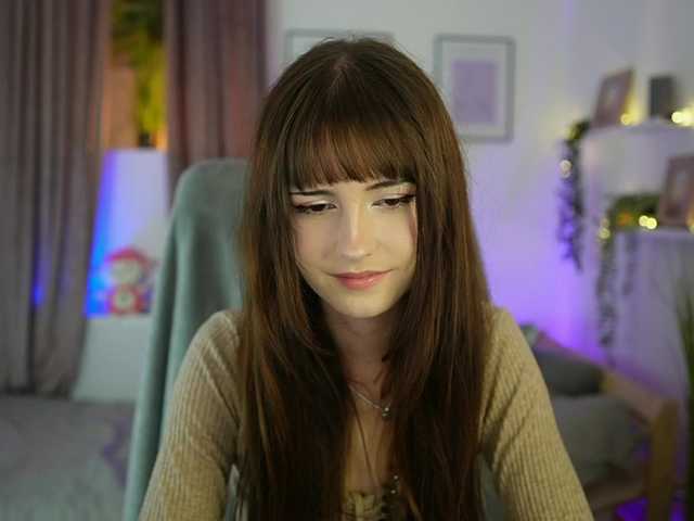 EllaYoung live cam on BongaCams