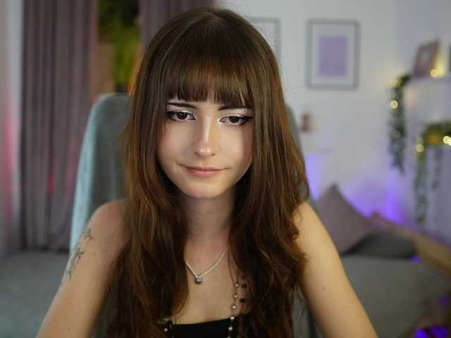 EllaYoung live cam on BongaCams