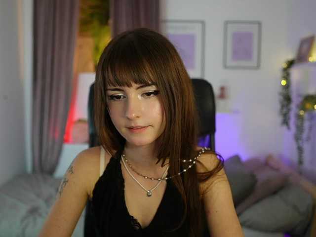 EllaYoung live cam on BongaCams