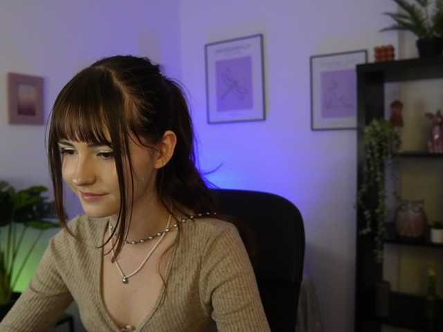 EllaYoung live cam on BongaCams