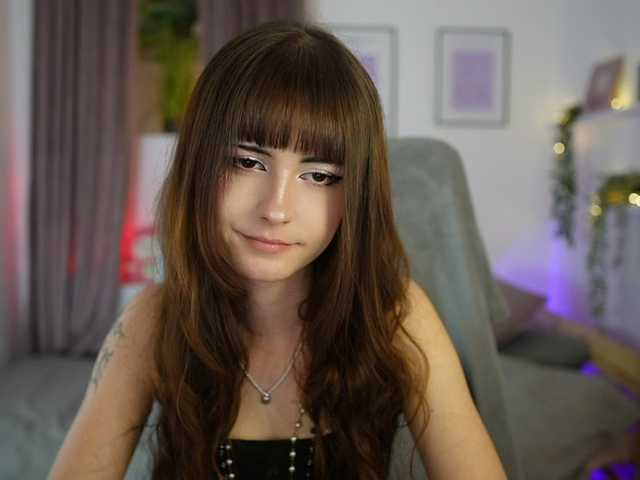 EllaYoung live cam on BongaCams