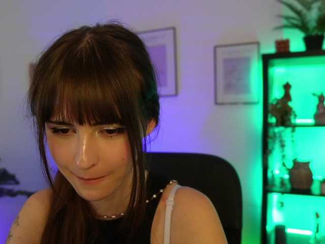 EllaYoung live cam on BongaCams