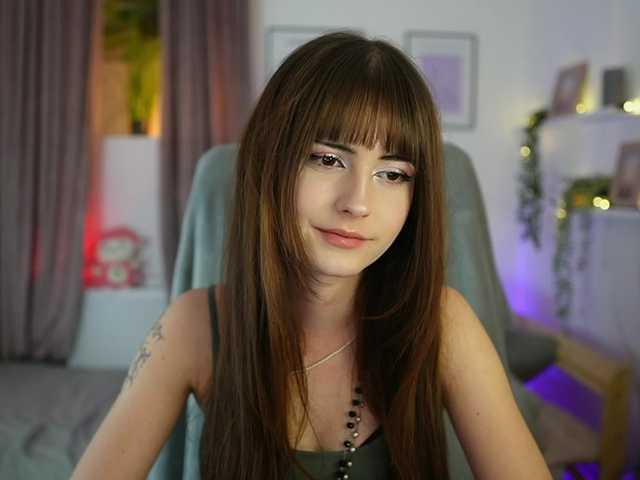 EllaYoung live cam on BongaCams