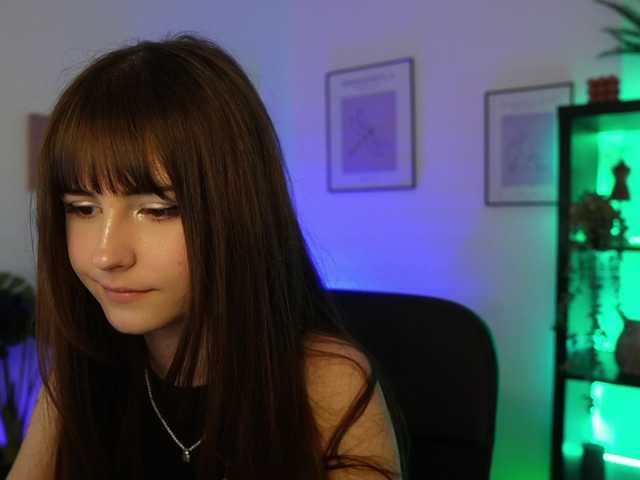 EllaYoung live cam on BongaCams