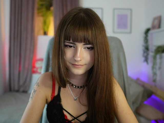 EllaYoung live cam preview