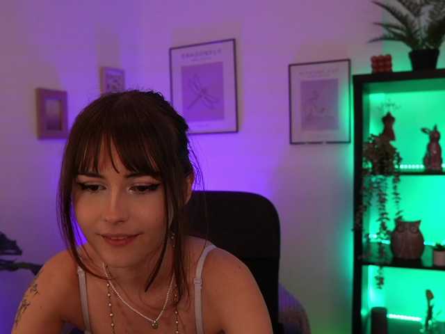 EllaYoung live cam on BongaCams