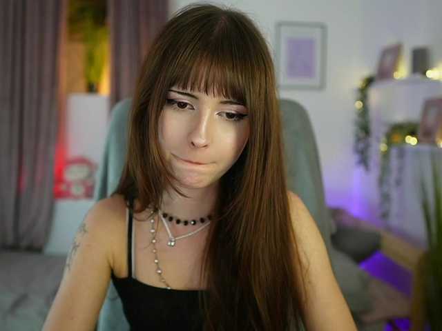 EllaYoung live cam on BongaCams