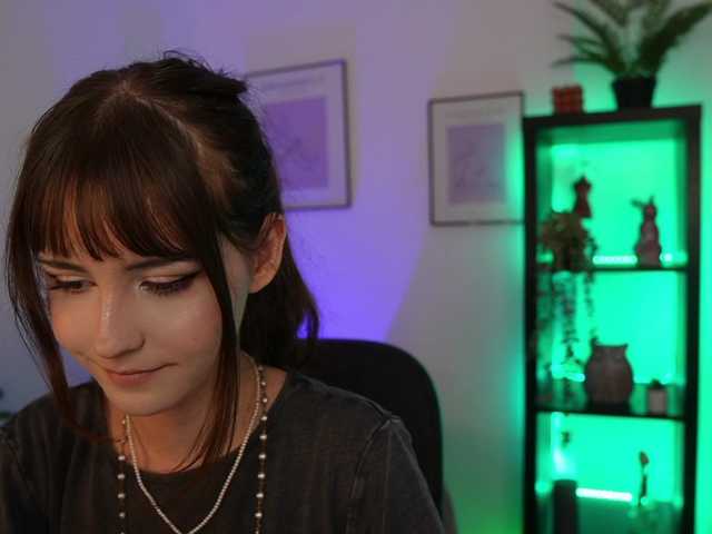 EllaYoung live cam on BongaCams