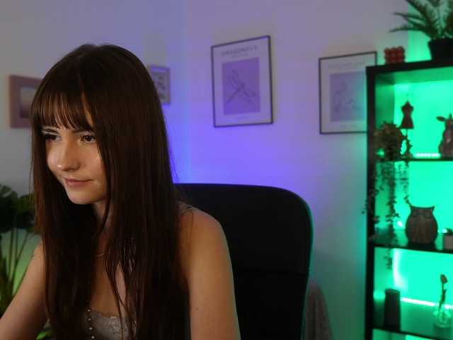 EllaYoung live cam on BongaCams