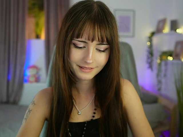 EllaYoung live cam on BongaCams