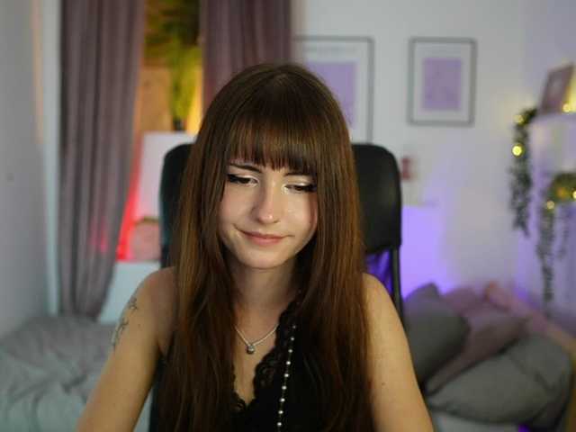 EllaYoung live cam on BongaCams