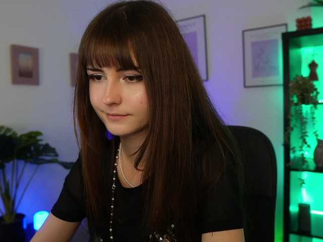 EllaYoung live cam on BongaCams