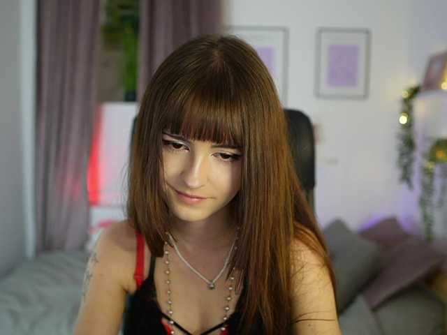 EllaYoung live cam