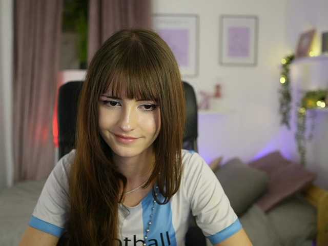 EllaYoung live cam on BongaCams