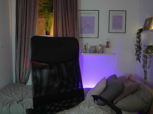 EllaYoung live cam on BongaCams