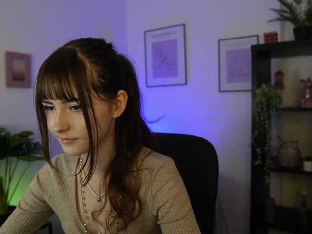 EllaYoung live cam on BongaCams