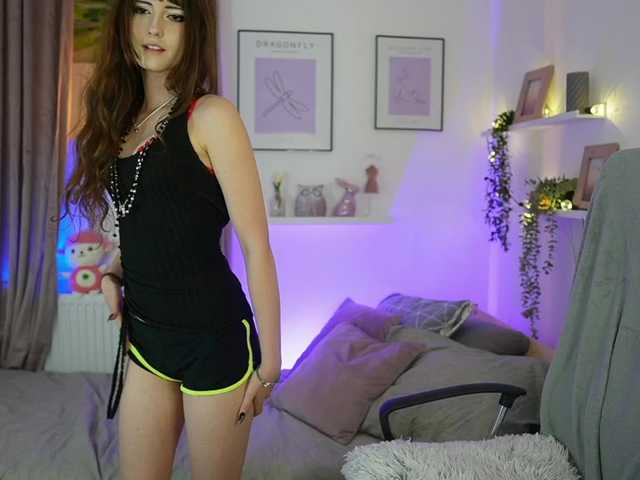 EllaYoung live cam on BongaCams