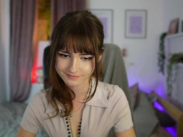 EllaYoung live cam on BongaCams