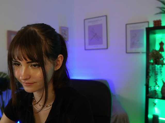 EllaYoung live cam on BongaCams