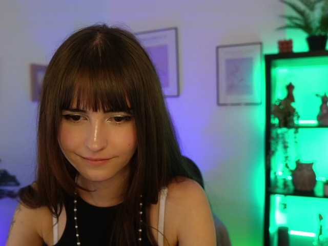 EllaYoung live cam on BongaCams