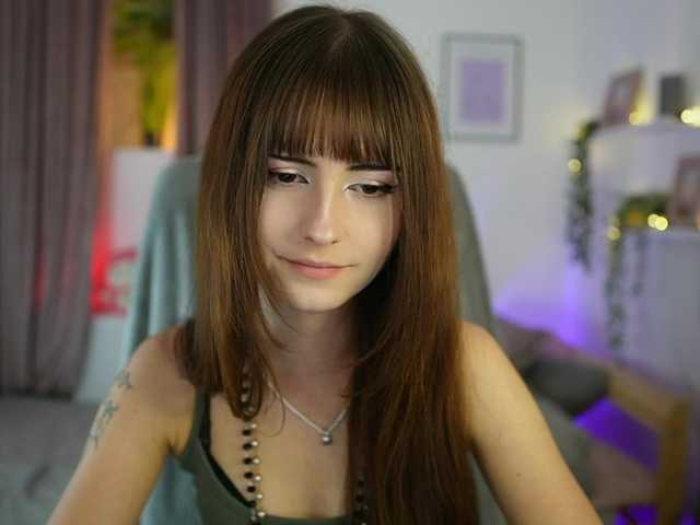 EllaYoung live cam on BongaCams