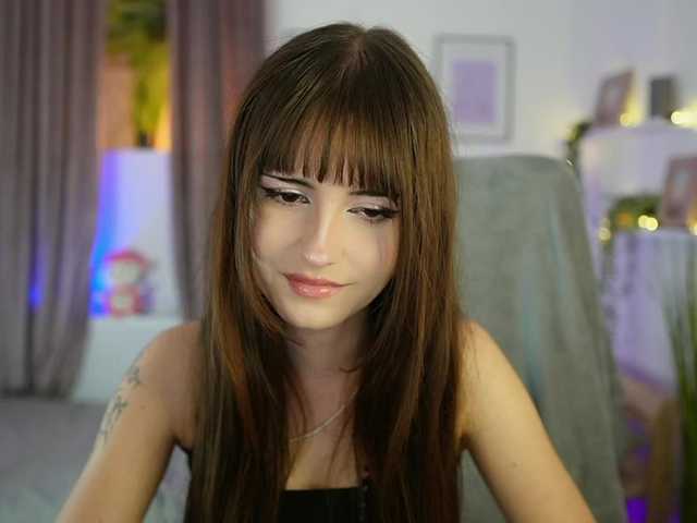 EllaYoung live cam on BongaCams
